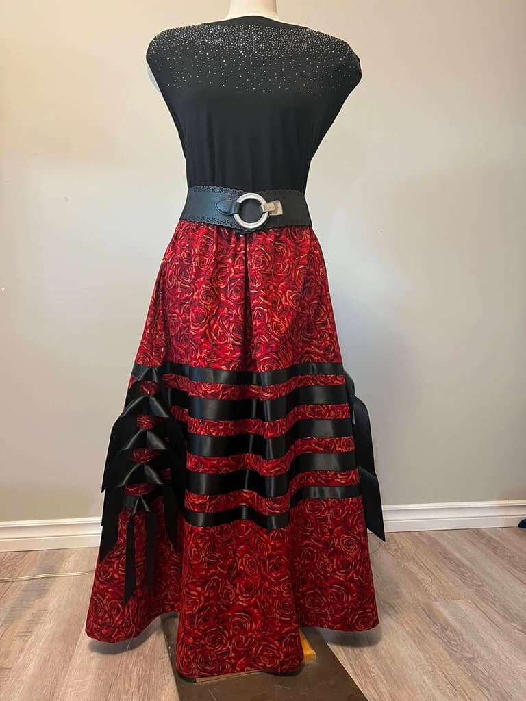 Ribbon skirt in red rose print cotton with black satin ribbons